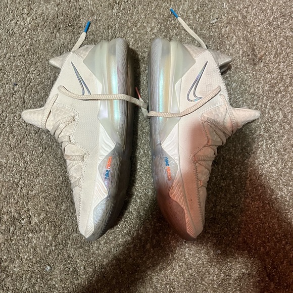 LEBRON HOOPING SHOES - Picture 3 of 3